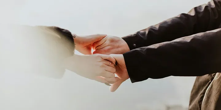 Featured image of post “Single Parent-Style” Marriage: One Person Works to Support the Family, Husband Rarely Comes Home